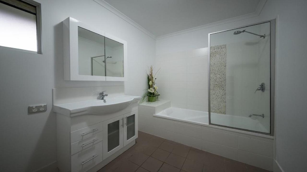 Watersons At Airlie Central Apartments แอร์ลีบีช ภายนอก รูปภาพ