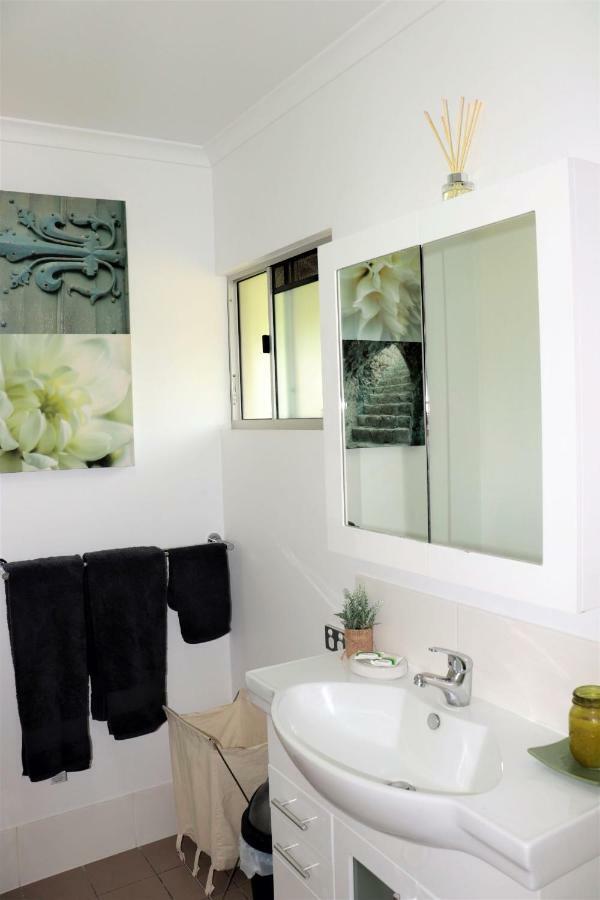Watersons At Airlie Central Apartments แอร์ลีบีช ภายนอก รูปภาพ